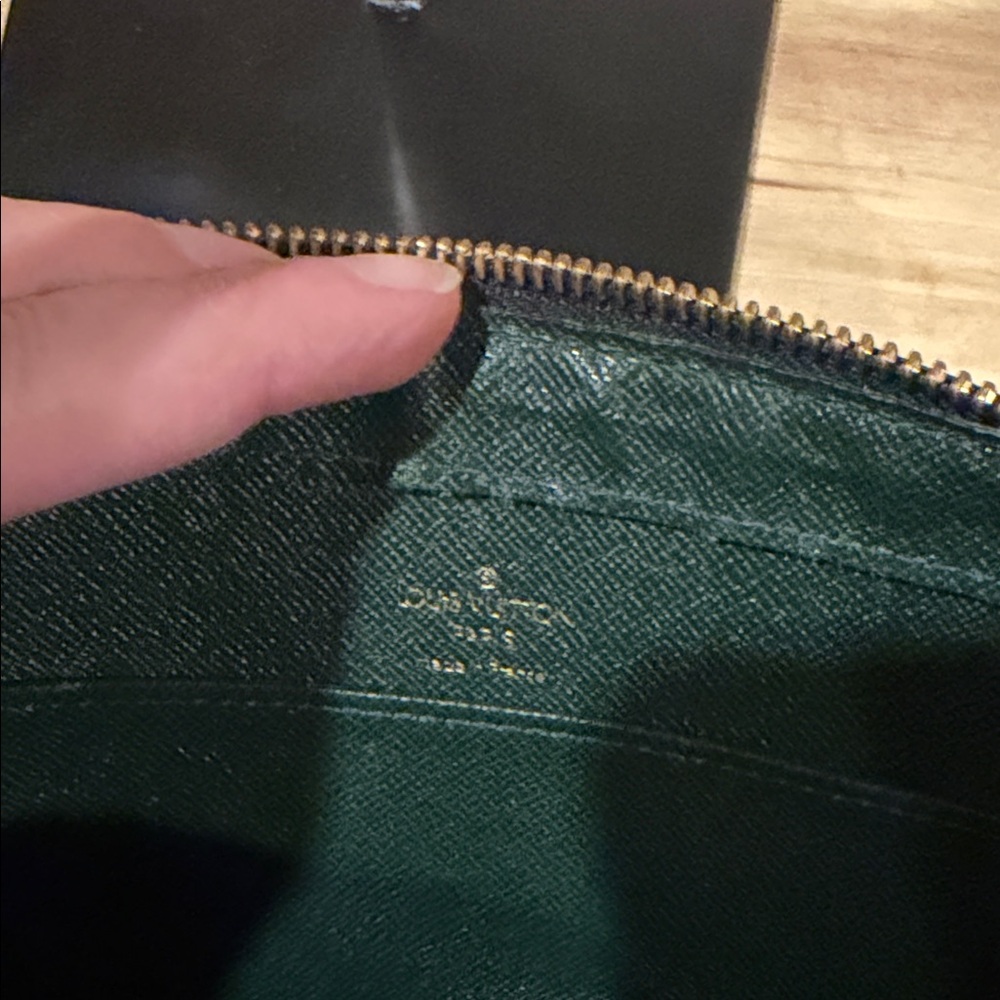 Louis Vuitton Baikal clutch bag made from green Taiga - Picture 5 of 13